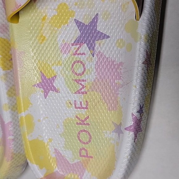 Women's Pokémon Pikachu slides - Picture 5 of 7